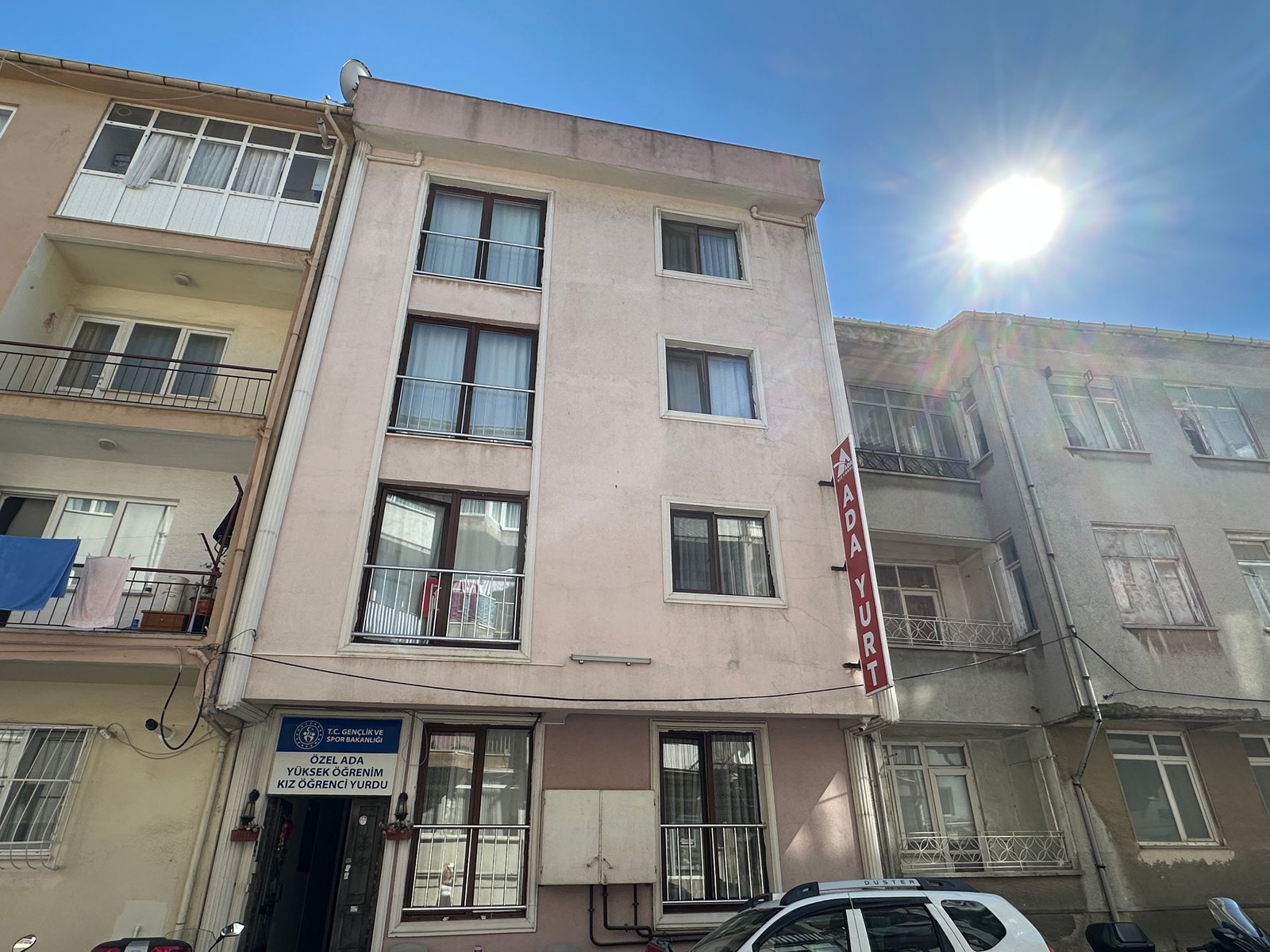 Ada Kız Yurdu Binası